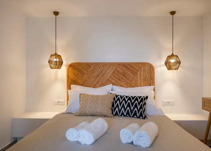 Apartahotel Paranthos Island Living 3*