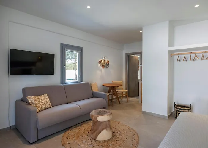 Apartahotel Paranthos Island Living 3*