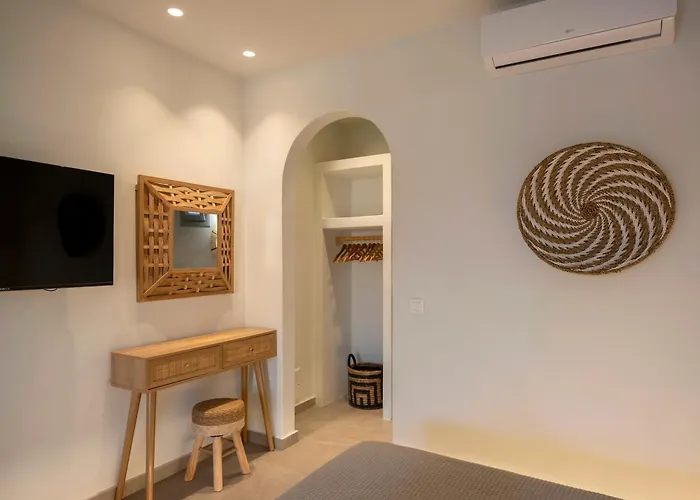 Paranthos Island Living Apartahotel 3*