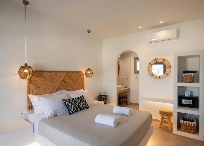 Apartahotel Paranthos Island Living 3*