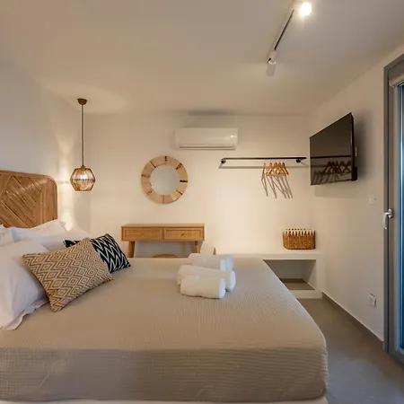 Paranthos Island Living كريس أكتي