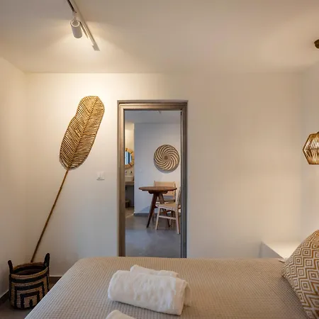 Paranthos Island Living كريس أكتي