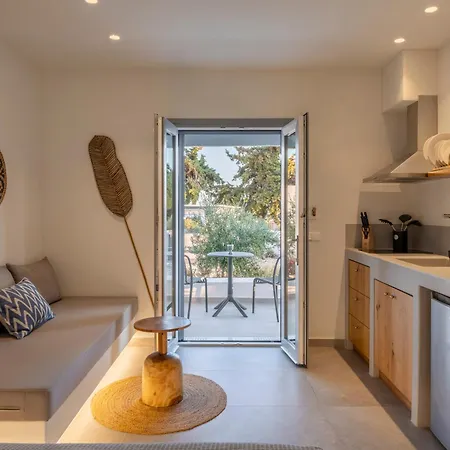 Paranthos Island Living شقة فندقية 4*