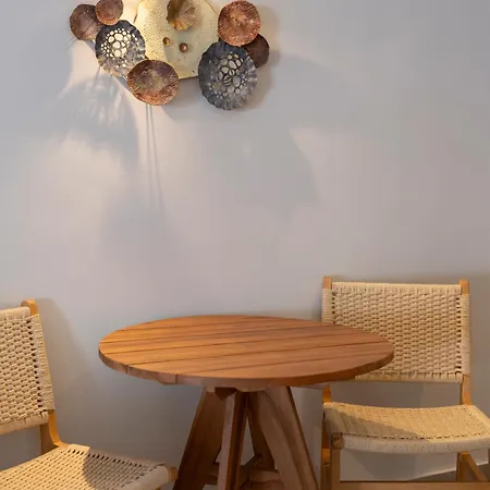 Paranthos Island Living Lägenhetshotell