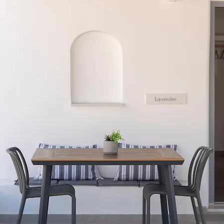 Lägenhetshotell Paranthos Island Living 4*