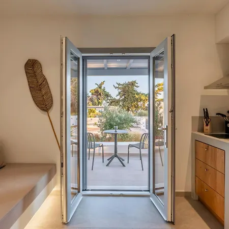 Paranthos Island Living كريس أكتي