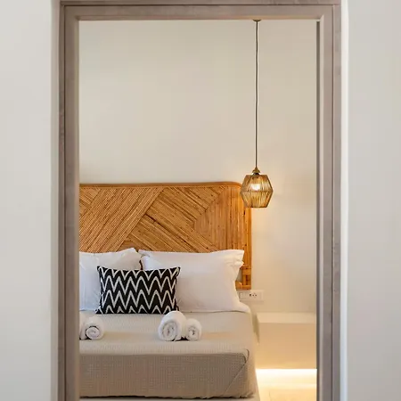 Paranthos Island Living كريس أكتي