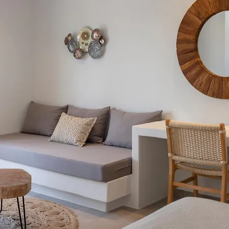 Paranthos Island Living كريس أكتي