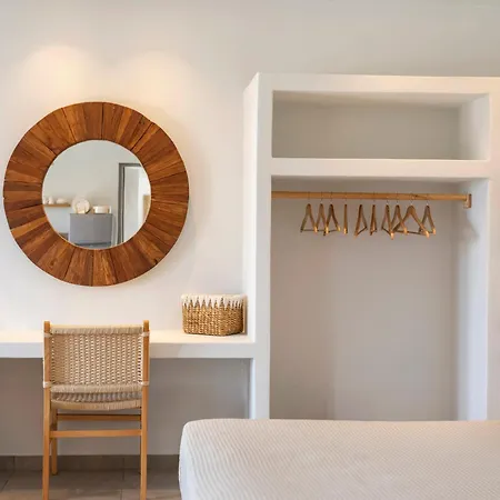 Lägenhetshotell Paranthos Island Living 4*