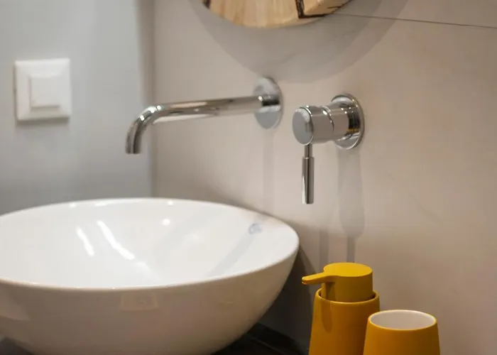 Paranthos Island Living מלון דירות 3*