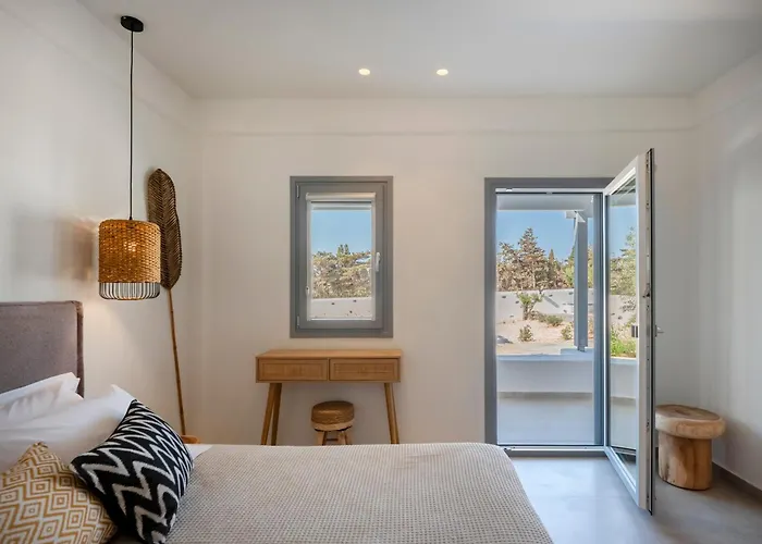 מלון דירות Paranthos Island Living 3*