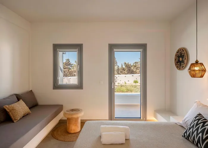 מלון דירות Paranthos Island Living 3*